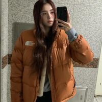 百亿补贴：北面 1996女款短款立领落日橘色保暖撞色拼接鹅绒羽绒服NJ1DP81C