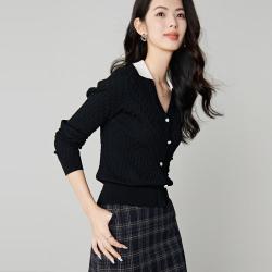 晚白 2026秋冬新款V型翻领高弹修身针织衫女