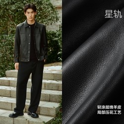 太平鸟 男装 绵羊皮立体压印夹克翻领黑色真皮外套男