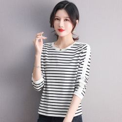 班尼路 黑白条纹长袖T恤女春秋新款圆领宽松妈妈装休闲打底上衣J