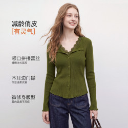 韩都衣舍2026秋冬新款绿色蕾丝拼接针织开衫女装V领修身长袖上衣
