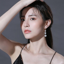 优弥 铜合金仿珍珠耳饰 国潮民族风新款红色红灯笼耳扣百搭气质