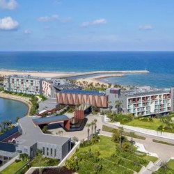 香水湾万豪度假酒店 园景大床房4天3晚套餐（含早餐+豪萌乐堡2大2小通票+CS玩乐套餐等）