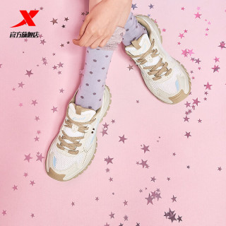 特步 行星鞋丨休闲鞋女鞋秋季网面透气轻便运动鞋百搭复古厚底老爹鞋子 茶白色/帆白