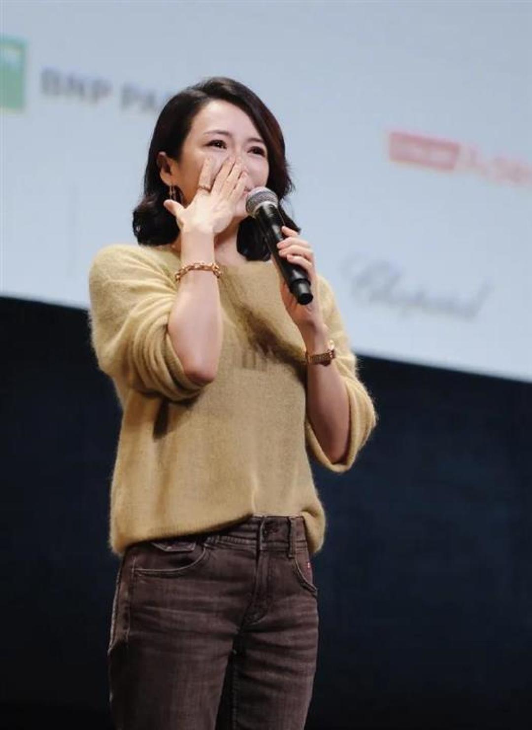 章子怡在里昂领奖现场落泪