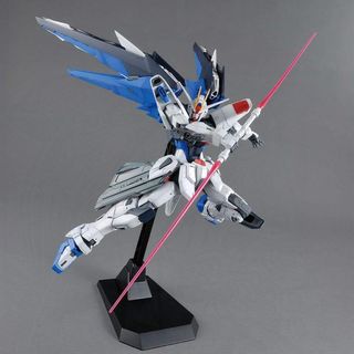 万代 MG ZGMF-X10A 自由高达2.0 拼装模型