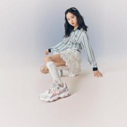 特步 轻便减压防滑缓震舒适耐磨女中大童秋季旋钮扣休闲鞋