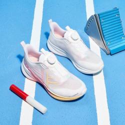 特步 轻便防滑透气不闷脚旋钮扣女中大童秋季2026新品耐磨简约跑鞋