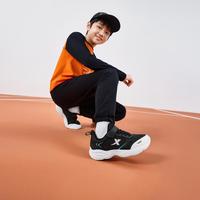 特步 轻便缓震耐看减压男中大童秋季魔术贴潮流户外运动跑步鞋