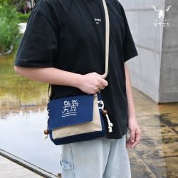 无品牌 民族风东巴文元素帆布包 文艺邮差包