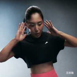 阿迪达斯 王欣瑜同款三条纹舞动系列短款运动健身短袖T恤女