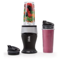 Fit 紧凑型个人搅拌机,便携式搅拌机,适用于冰沙、奶昔、食物准备和冷冻混合,700 瓦底座和 (2) 16 盎司杯子和喷嘴盖,黑色 QB3001SS