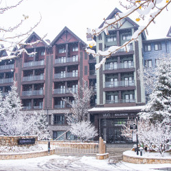 吉林松花湖瞻云SALOMON酒店2晚+活力中心康体健身体验+泳池+2大1小日场滑雪票+全天雪具租赁（每晚）+1份儿...