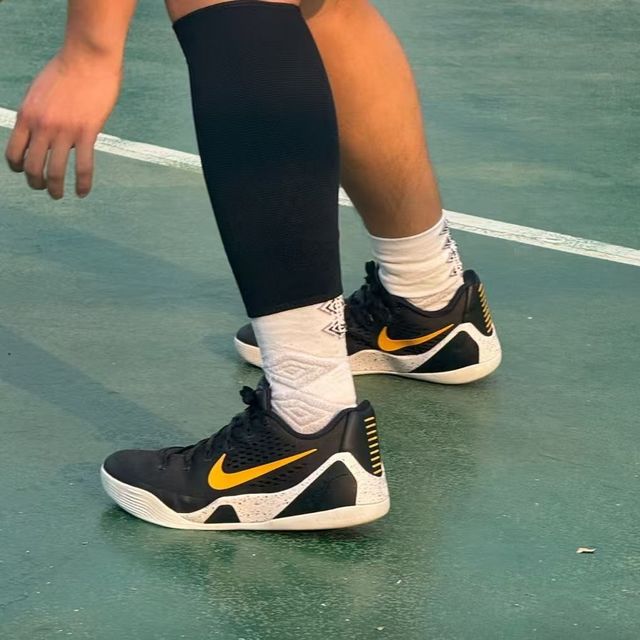 耐克 Kobe 9低帮舒适百搭校园风黑金色篮球鞋FV3607-003