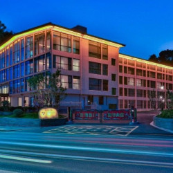 杭州芳草园雷迪森怿曼酒店2晚+首日欢迎水果及迷你吧+儿童乐园+3-4人家庭正餐