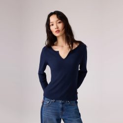 Levi's 26年秋季新款女士美式复古修身休闲小V领长袖打底T恤