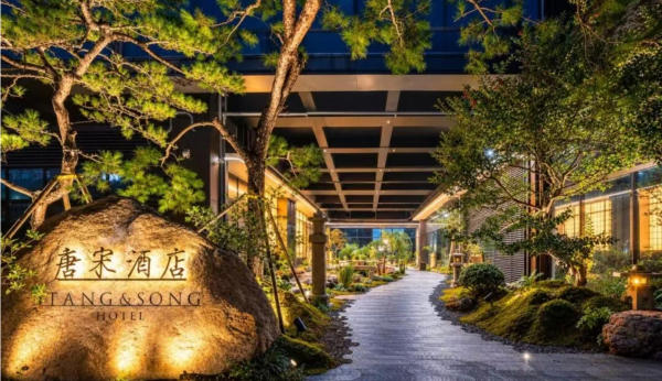 不加价～深圳南山南头古城唐宋酒店 高级大床房3天2晚套餐（含早）