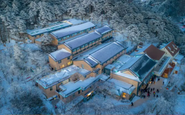 黄山山顶酒店基础房型1晚+赠1晚山下酒店,周末秋假寒假不加价~