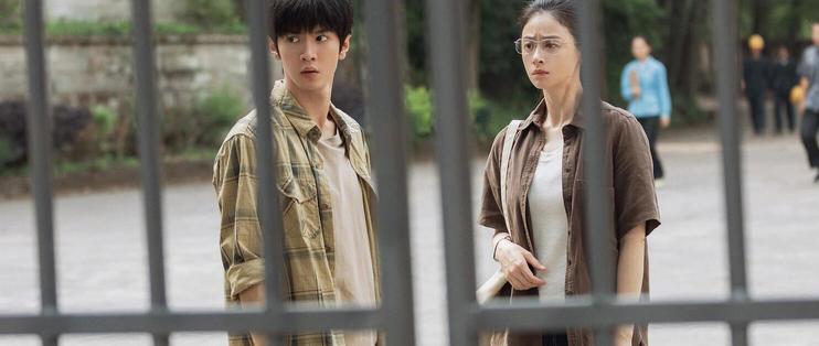 《把黑夜点燃》零宣传上线，蒋欣陈哲远翻出一桩旧案