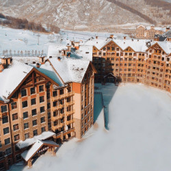 太舞南山里酒店1晚+双人雪票（不含雪具可跨天）+双人澜池温泉票+太子城高铁站接驳车
