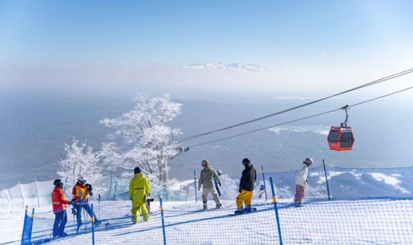 长白山4日3晚自由行 上海直飞往返+长白山万达喜来登豪华房3晚连住+日场滑雪票+室内水乐园门票+汉拿山温泉门票+哇酷戏雪乐园门票+机场—万达度假区接送