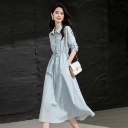 晚白 知性通勤可挽袖浅蓝衬衫裙2026秋冬新款抽绳收腰显瘦连衣长裙