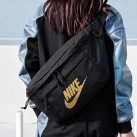 耐克 官方正品男生斜挎包新款单肩包运动腰包大容量女健身背包