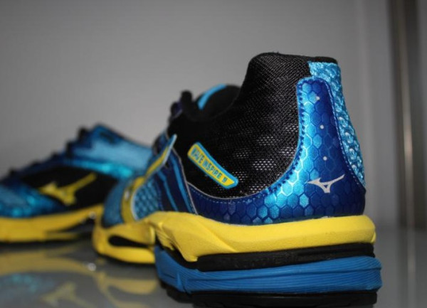MIZUNO 美津浓 Wave Inspire 9 男款次顶级稳定型跑鞋